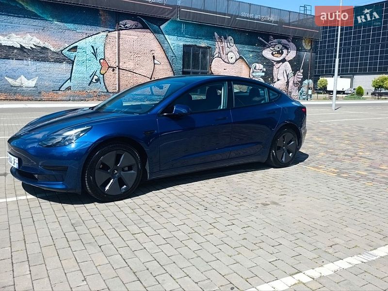 Седан Tesla Model 3 2022 в Луцьку