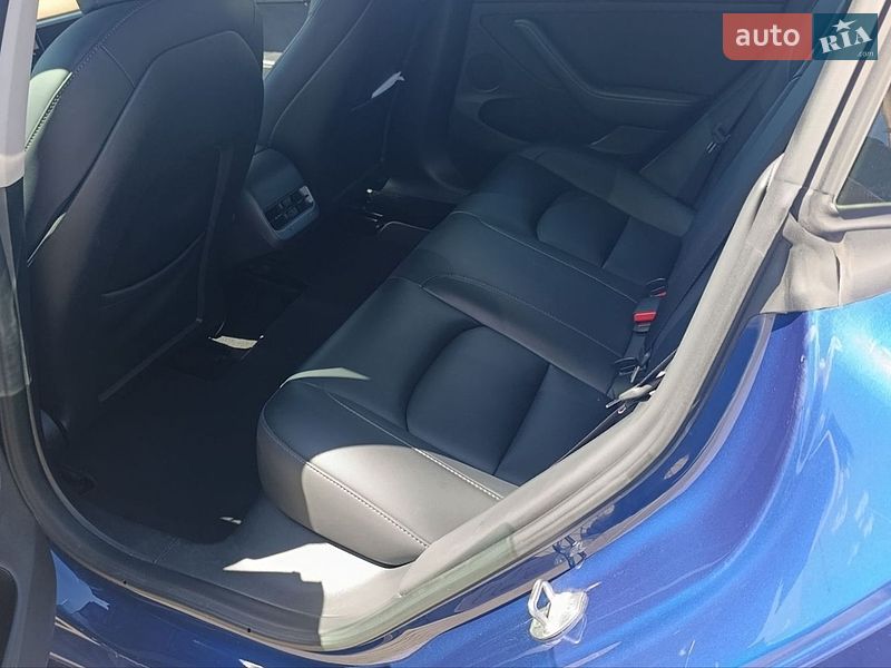 Седан Tesla Model 3 2022 в Луцьку