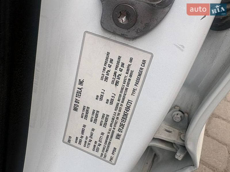 Седан Tesla Model 3 2019 в Луцке