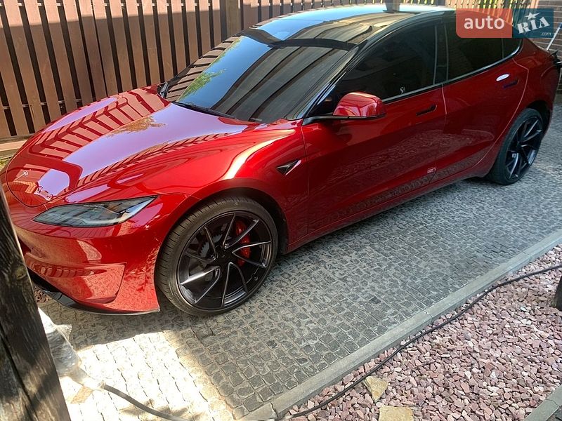 Седан Tesla Model 3 2024 в Києві