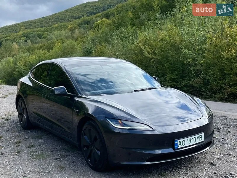 Tesla Model 3 2025