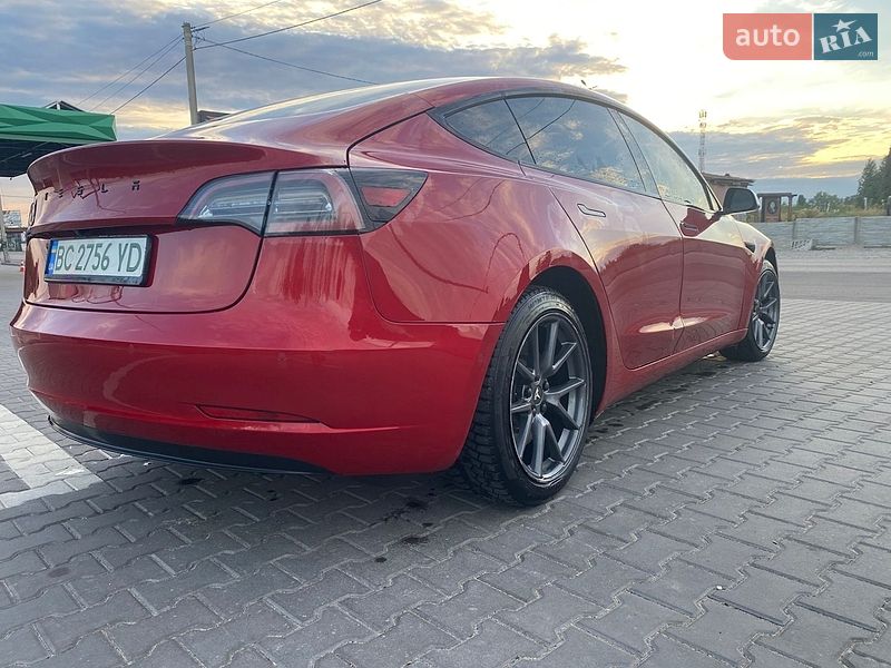 Седан Tesla Model 3 2022 в Киеве