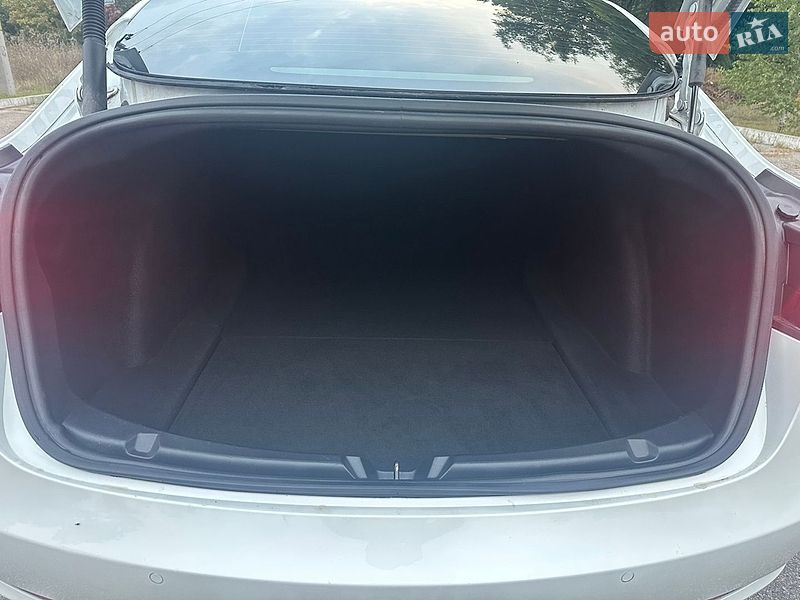 Седан Tesla Model 3 2021 в Кропивницком