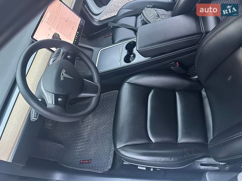 Седан Tesla Model 3 2021 в Кропивницком