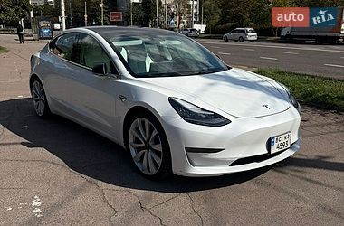 Седан Tesla Model 3 2019 в Львове