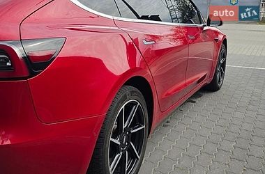 Седан Tesla Model 3 2018 в Ужгороде