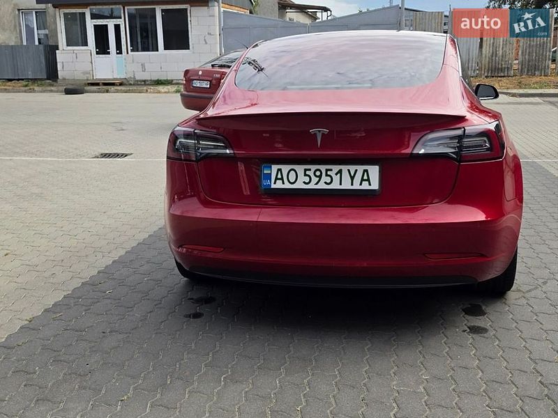 Седан Tesla Model 3 2018 в Ужгороде