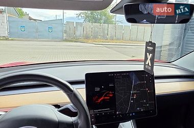 Седан Tesla Model 3 2018 в Ужгороде