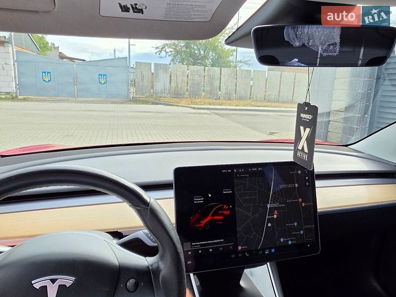 Седан Tesla Model 3 2018 в Ужгороде