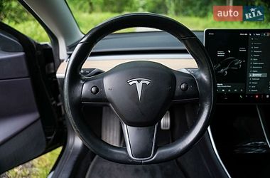 Седан Tesla Model 3 2019 в Киеве