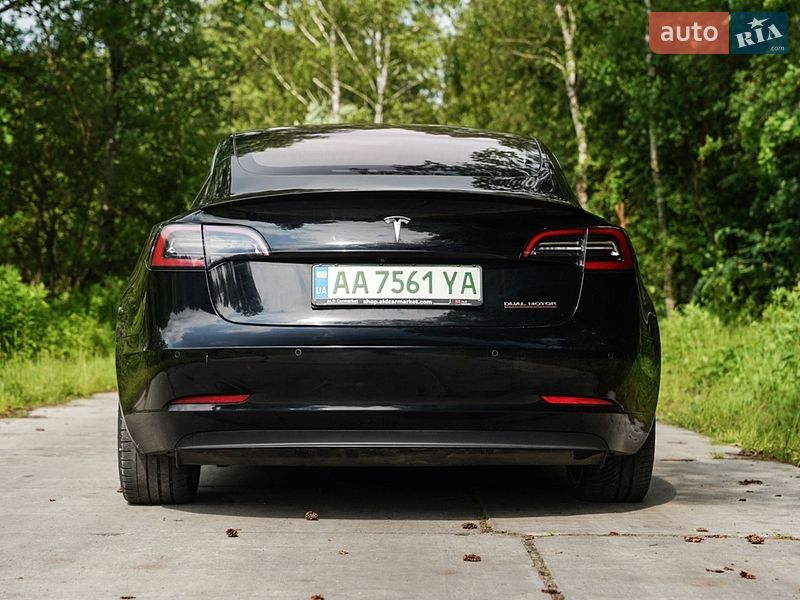 Седан Tesla Model 3 2019 в Києві