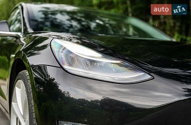 Седан Tesla Model 3 2019 в Киеве