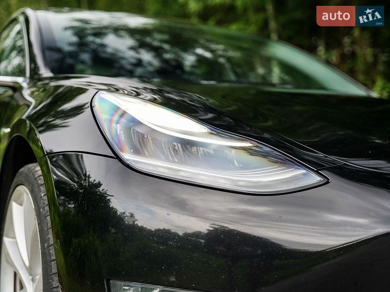 Седан Tesla Model 3 2019 в Киеве