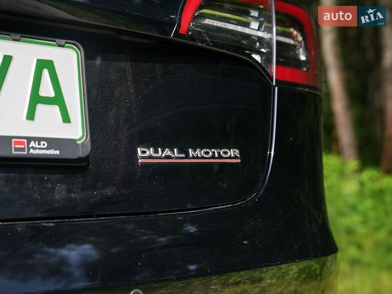 Седан Tesla Model 3 2019 в Киеве