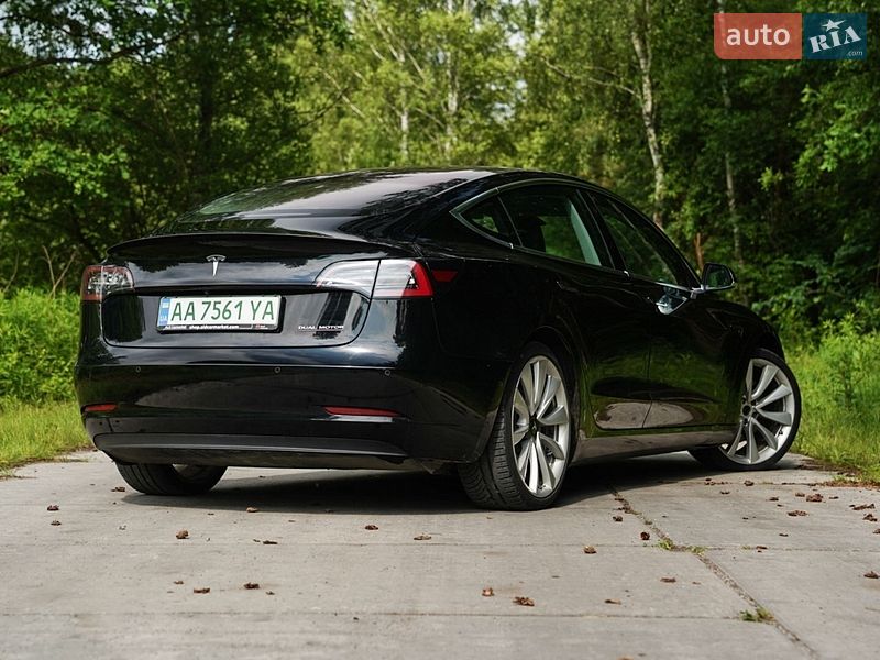 Седан Tesla Model 3 2019 в Киеве