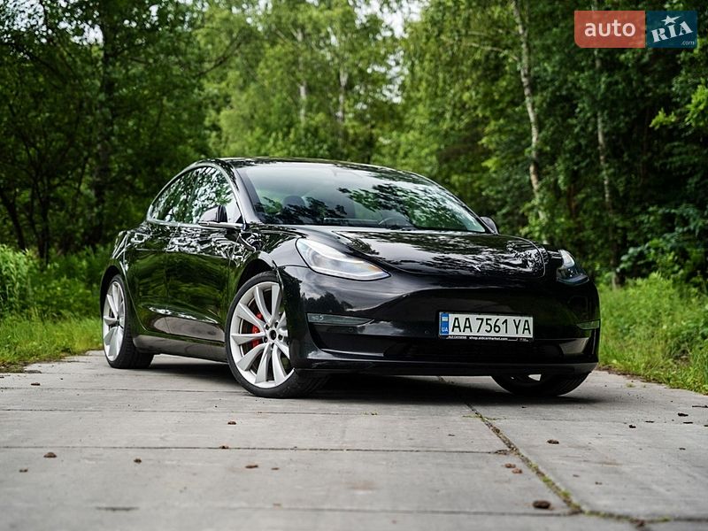 Седан Tesla Model 3 2019 в Киеве