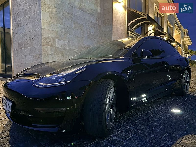 Седан Tesla Model 3 2022 в Львове