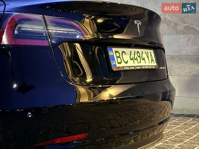Седан Tesla Model 3 2022 в Львове