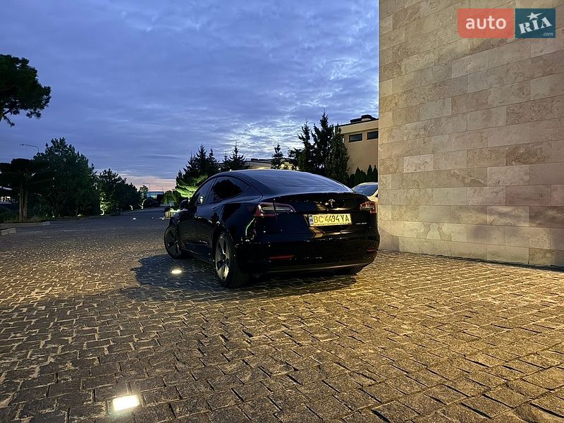 Седан Tesla Model 3 2022 в Львове