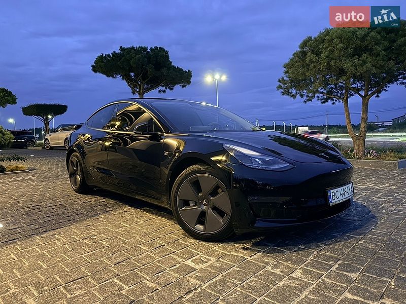 Седан Tesla Model 3 2022 в Львове