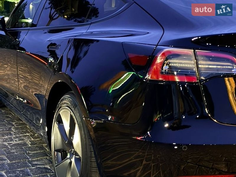 Седан Tesla Model 3 2022 в Львове