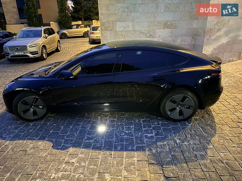 Седан Tesla Model 3 2022 в Львове