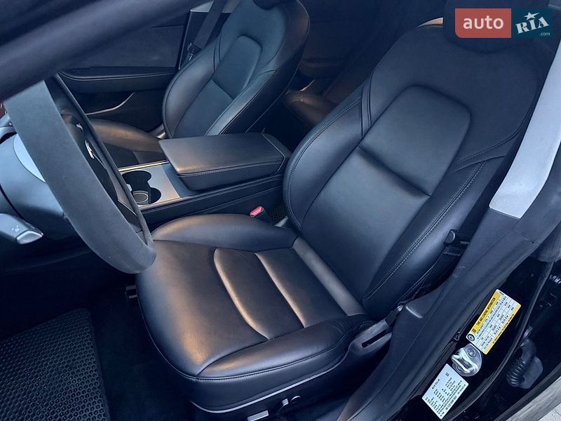 Седан Tesla Model 3 2022 в Львове
