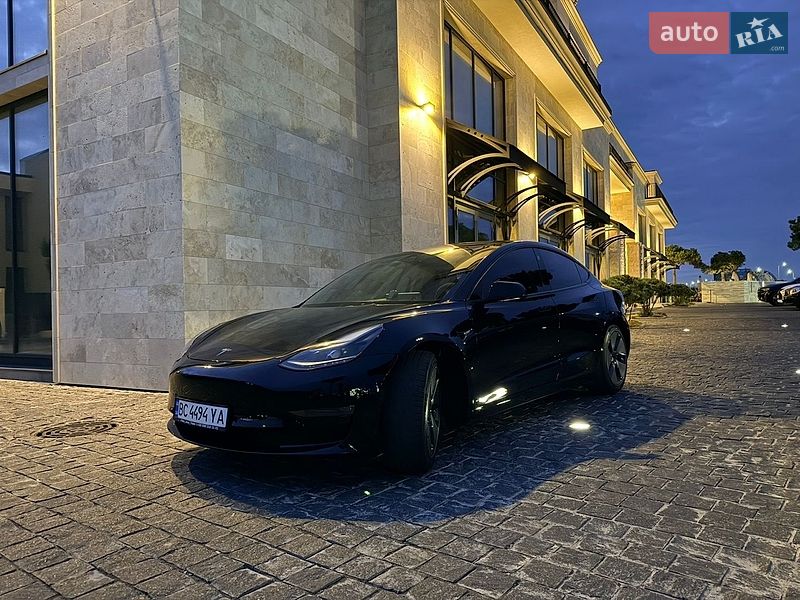 Седан Tesla Model 3 2022 в Львове