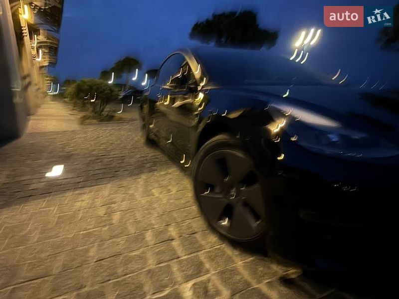 Седан Tesla Model 3 2022 в Львове