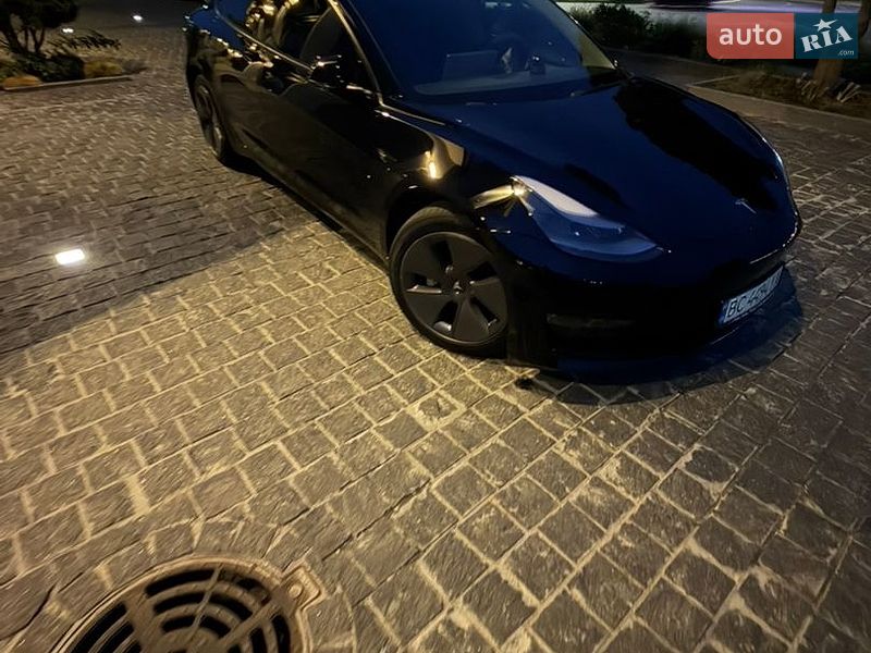 Седан Tesla Model 3 2022 в Львове
