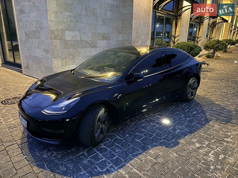 Седан Tesla Model 3 2022 в Львове