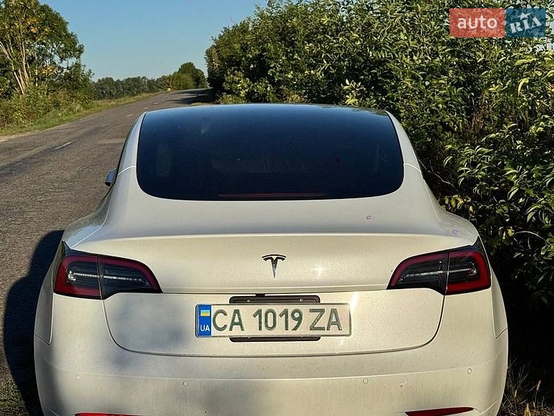 Tesla Model 3 2022
