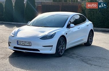 Седан Tesla Model 3 2021 в Львове