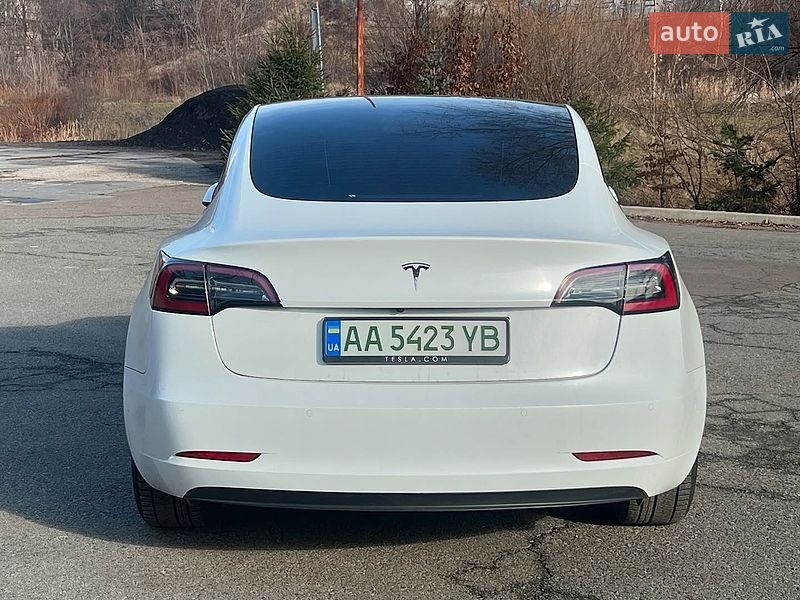 Седан Tesla Model 3 2021 в Львове
