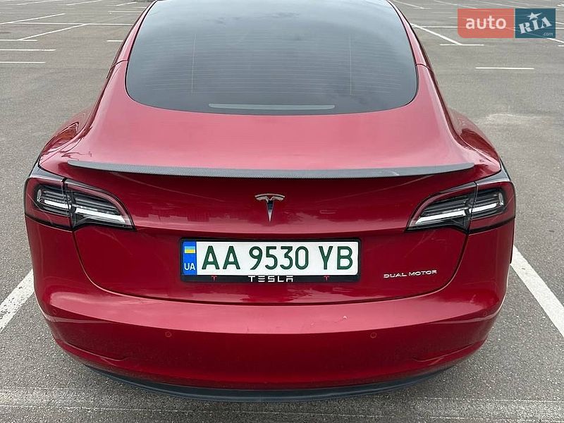 Седан Tesla Model 3 2022 в Киеве