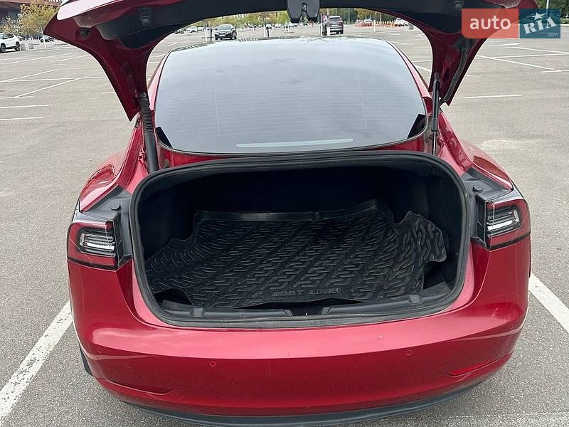 Седан Tesla Model 3 2022 в Киеве