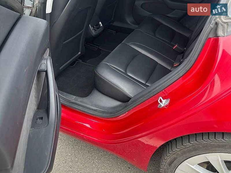 Седан Tesla Model 3 2022 в Киеве
