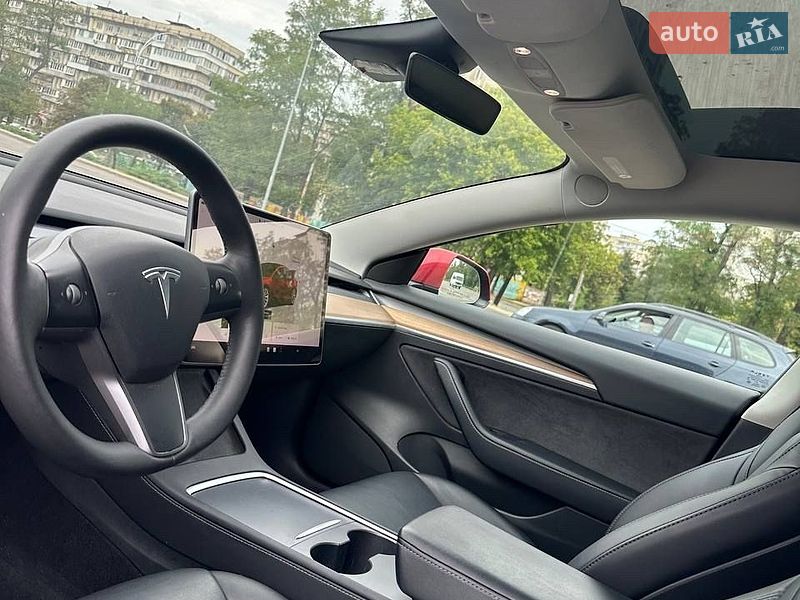Седан Tesla Model 3 2022 в Киеве