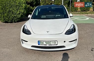 Седан Tesla Model 3 2021 в Млиніві
