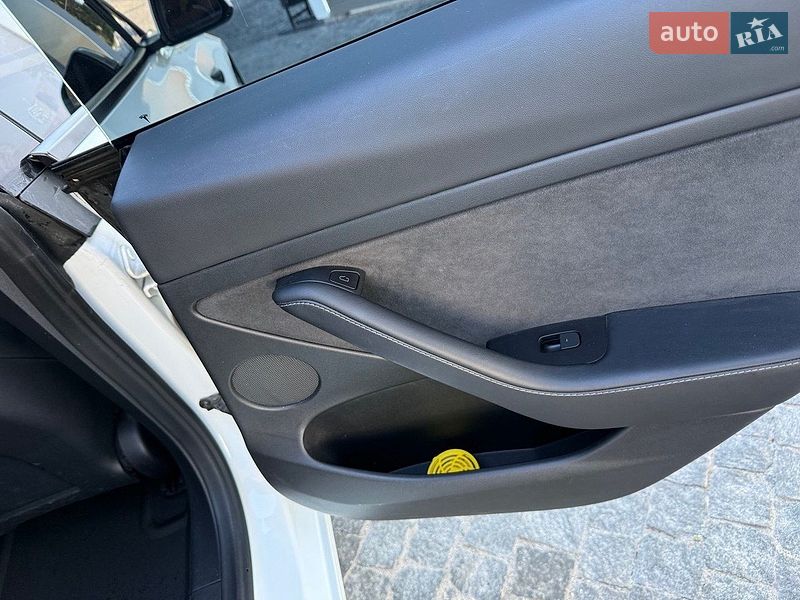 Седан Tesla Model 3 2021 в Києві