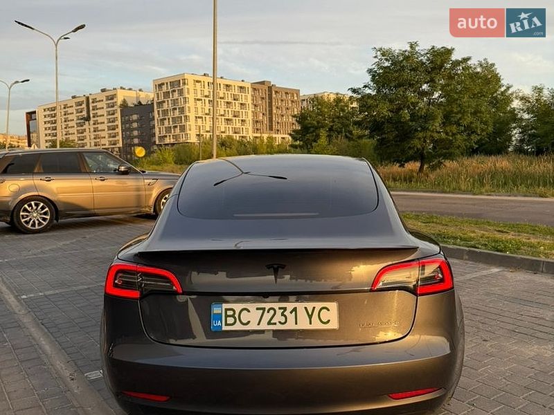 Седан Tesla Model 3 2023 в Львові
