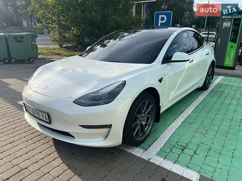 Седан Tesla Model 3 2022 в Києві