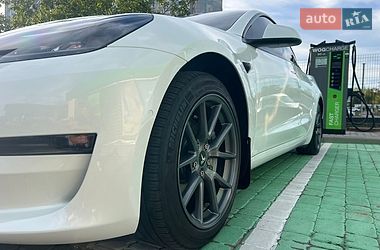 Седан Tesla Model 3 2022 в Києві