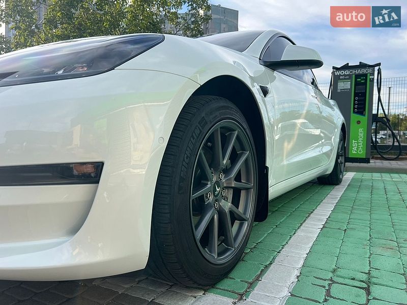 Седан Tesla Model 3 2022 в Києві