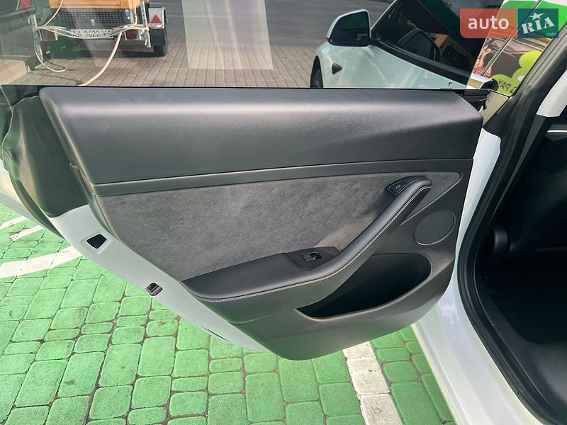 Седан Tesla Model 3 2022 в Києві