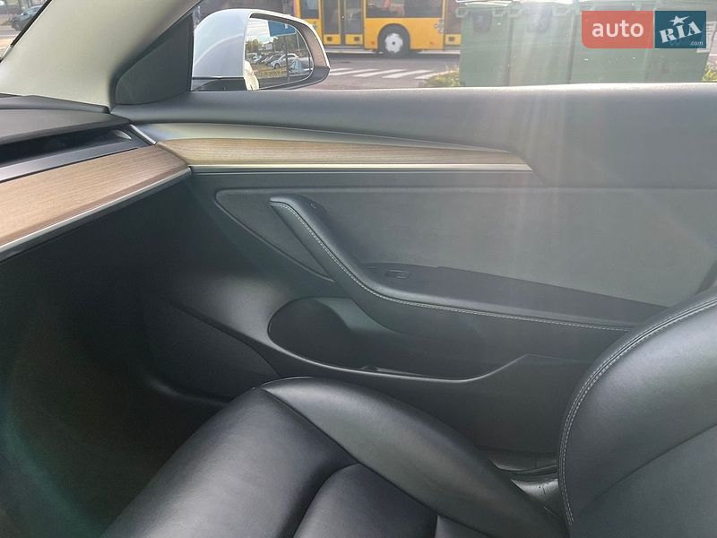 Седан Tesla Model 3 2022 в Києві