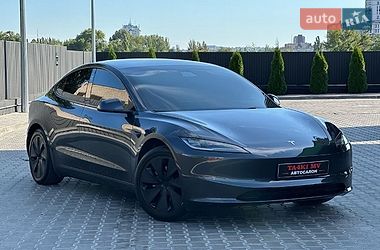 Седан Tesla Model 3 2024 в Львове