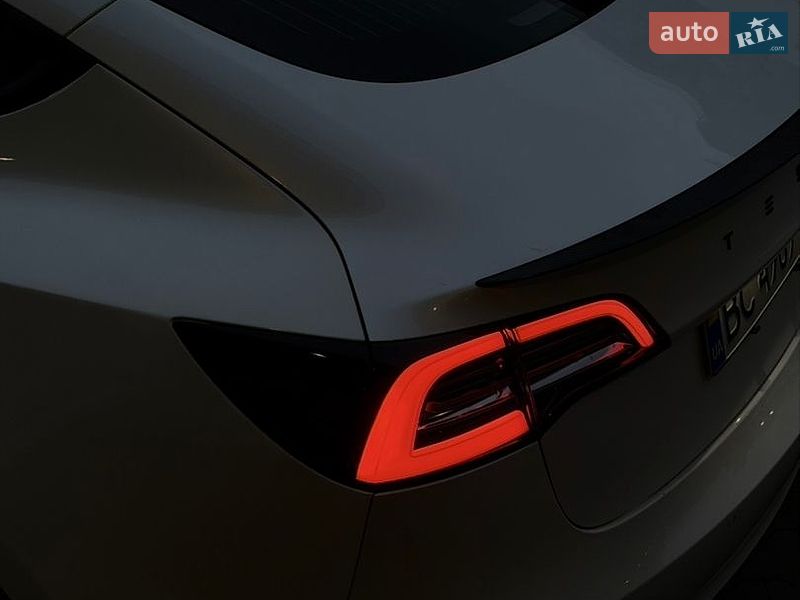 Седан Tesla Model 3 2019 в Львове