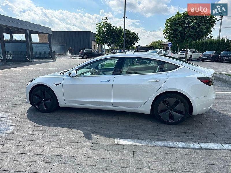 Седан Tesla Model 3 2019 в Луцке
