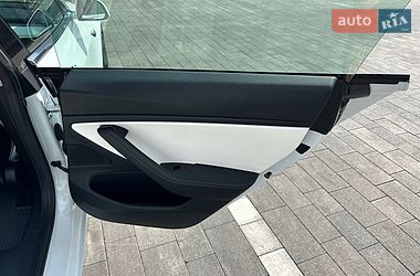 Седан Tesla Model 3 2019 в Луцке